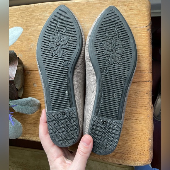 French Connection Grey/Taupe Knit Flats Size 6.5 - Picture 3 of 3